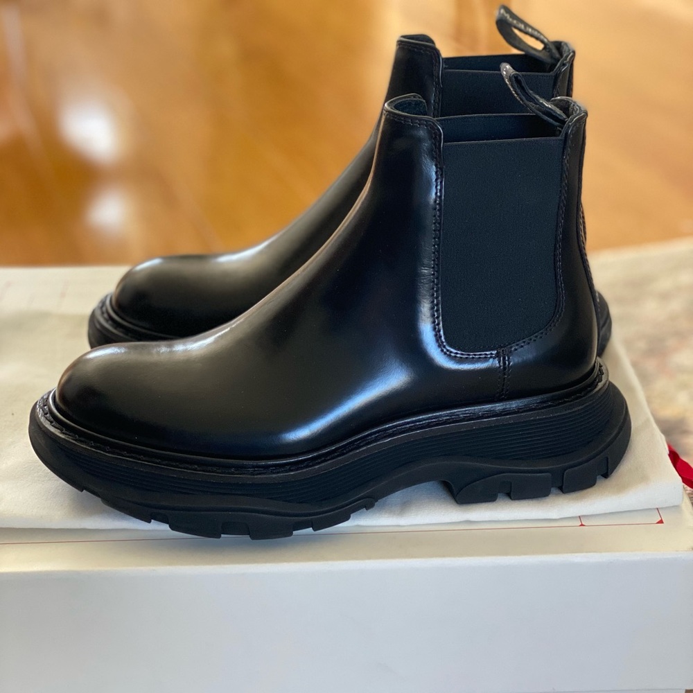 NIB ALEXANDER MCQUEEN Chunky sole Chelsea boot